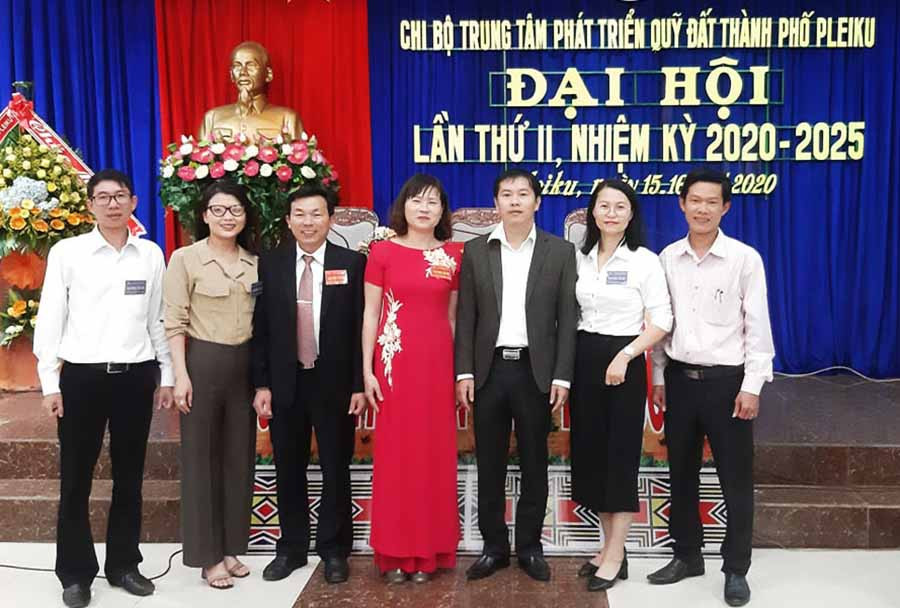  Chi bộ Trung tâm Phát triển quỹ đất TP. Pleiku hoàn thành việc tổ chức đại hội điểm. Ảnh: M.N