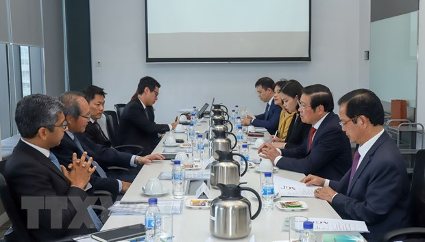 Ông Phan Đình Trạc làm việc với Tổng Chưởng lý Singapore Lucien Wong ngày 20/02. (Ảnh: Lê Dương/TTXVN)