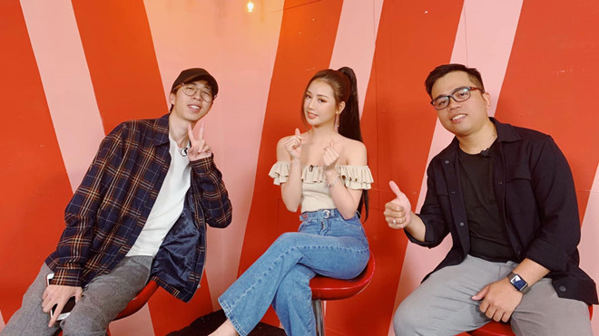 Tuấn Anh (phải) - chàng đạo diễn của những MV ca nhạc trăm triệu view - NVCC