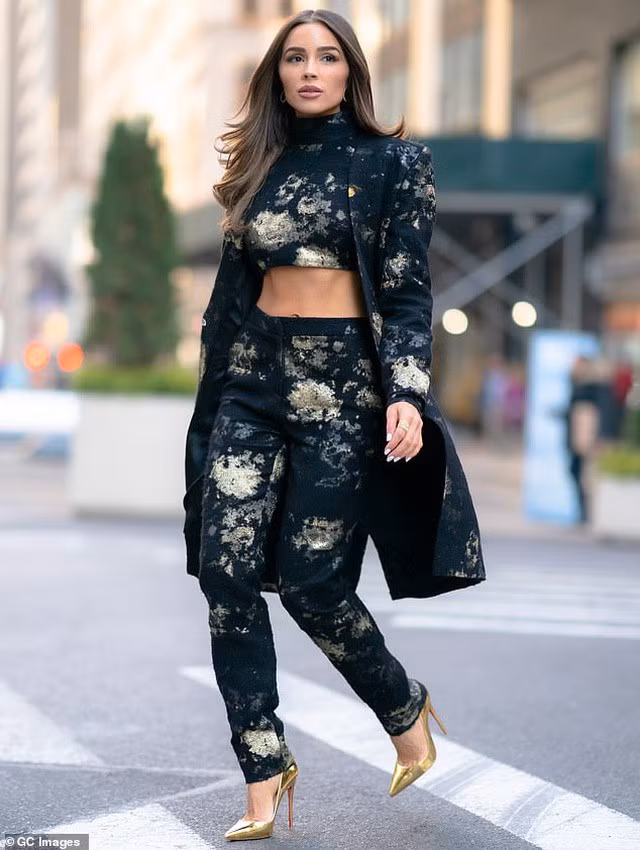 Olivia Culpo đang hẹn hò với cầu thủ bóng bầu dục kém 4 tuổi Christian McCaffrey. Olivia Culpo đang hẹn hò với cầu thủ bóng bầu dục kém 4 tuổi Christian McCaffrey.