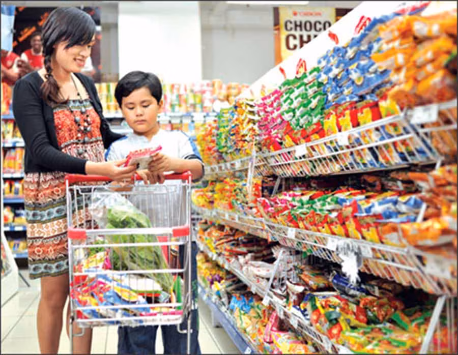  Mì ăn liền được bày bán tại một siêu thị. Ảnh: internet