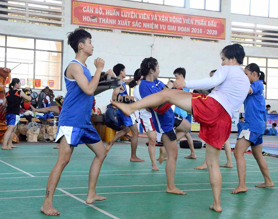  Các VĐV môn kich boxing tích cực tập luyện thể lực chờ các giải đấu trong năm. Ảnh: M.V