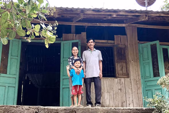 36 năm, vợ chồng ông Long vẫn cùng nhau ở đảo - Ảnh: DIỆU QUÍ