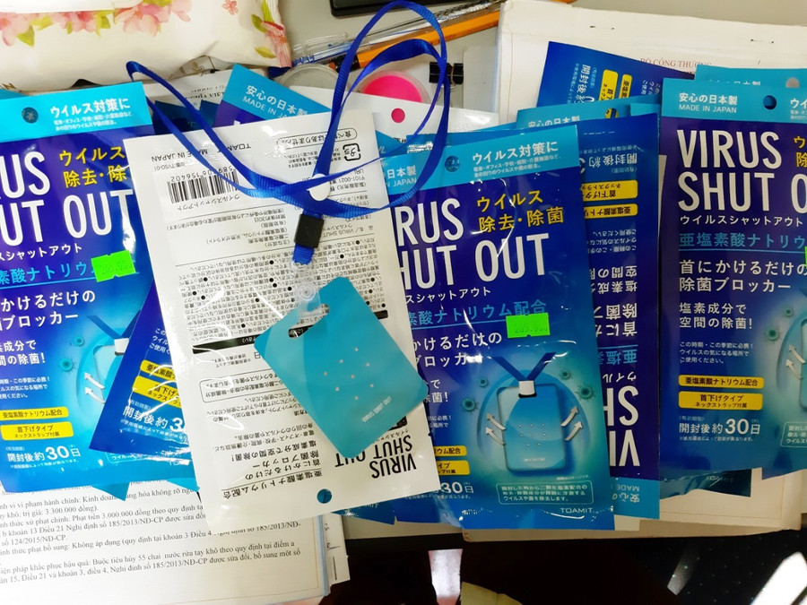 “Thẻ đeo diệt virus” bị tịch thu. “Thẻ đeo diệt virus” bị tịch thu.