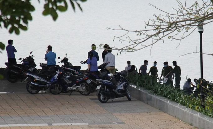  Công an và đại diện VKS có mặt tại hiện trường