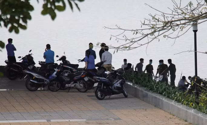 Công an và đại diện VKS có mặt tại hiện trường Công an và đại diện VKS có mặt tại hiện trường