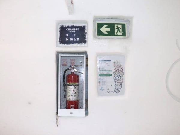 Được làm bằng tuyết nhưng khách sạn vẫn có điện và các tính năng an toàn tương tự các khách sạn thông thường. Được làm bằng tuyết nhưng khách sạn vẫn có điện và các tính năng an toàn tương tự các khách sạn thông thường.