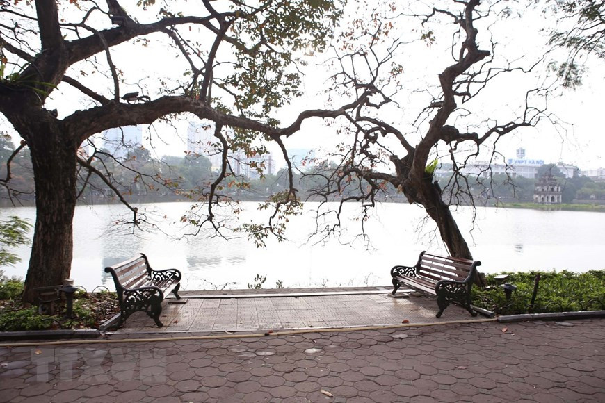  Hồ Gươm khúc giao mùa. (Ảnh: Anh Tuấn/TTXVN)