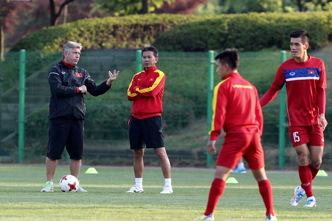 HLV Hoàng Anh Tuấn là người phát hiện Đoàn Văn Hậu khi anh chỉ vừa chơi tại vòng loại U.17 quốc gia, lập tức giao trọng trách để anh là trụ cột U.19 Việt Nam, đá U.20 World Cup và sau đó lên thẳng đội tuyển quốc gia/Độc Lập