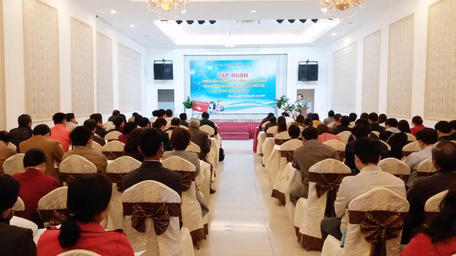 Trên 200 bác sĩ, nhân viên y tế tham gia tập huấn. Ảnh: Như Nguyện