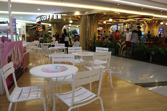 Cửa hàng trong Landmark (TP.HCM) vắng hoe khách hàng - Ảnh: NGỌC PHƯỢNG Cửa hàng trong Landmark (TP.HCM) vắng hoe khách hàng - Ảnh: NGỌC PHƯỢNG