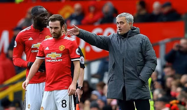 HLV Mourinho trong thời gian dẫn dắt M.U - AFP