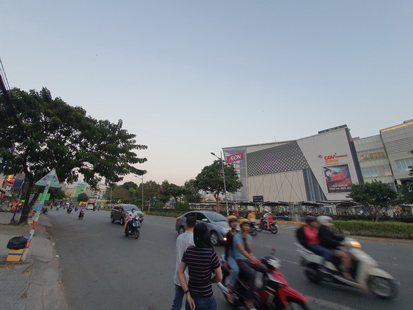 Siêu thị Nhật Aeon và bệnh viện quốc tế ở khu Tên Lửa (Q.Bình Tân, TP.HCM) góp phần đẩy giá nhà đất lên chóng mặt - Ảnh: M.DŨNG