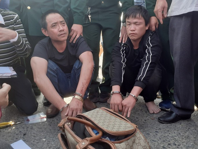 Hai đối tượng Phan Văn Bá và Lê Kim Huân bị bắt giữ  Hai đối tượng Phan Văn Bá và Lê Kim Huân bị bắt giữ