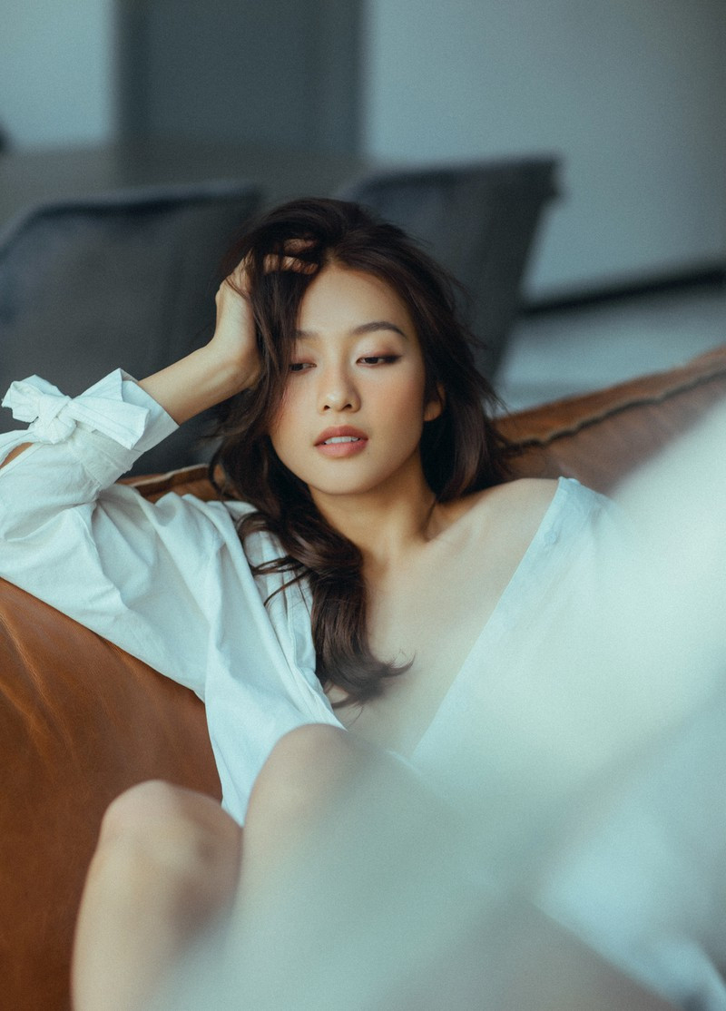 Khả Ngân cho biết ở độ tuổi 22, cô hoàn toàn phù hợp để gợi cảm nên rất sẵn sàng thực hiện. Song tất cả các bức hình đều cố gắng đến mức tối đa truyền tải tinh thần nghệ thuật.