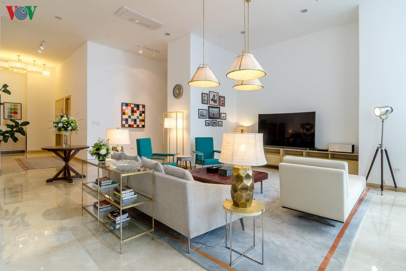 Việc kết hợp nhiều phong cách nội thất trong một công trình đòi hỏi sự tính toán chu đáo về tỷ lệ, hình khối, đường nét lẫn lựa chọn vật liệu. Việc kết hợp nhiều phong cách nội thất trong một công trình đòi hỏi sự tính toán chu đáo về tỷ lệ, hình khối, đường nét lẫn lựa chọn vật liệu.