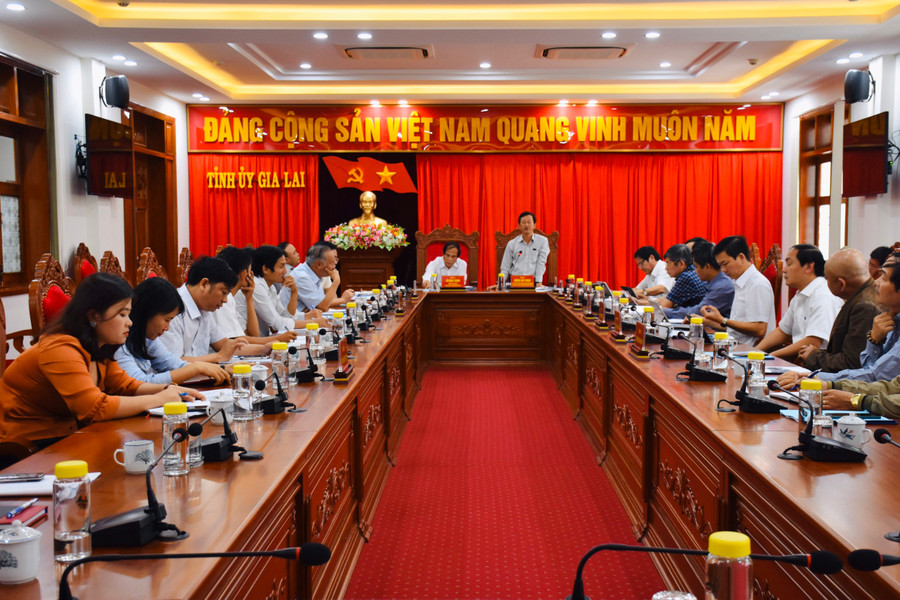 Quang cảnh buổi làm việc. Ảnh Trần Dung Quang cảnh buổi làm việc. Ảnh Trần Dung