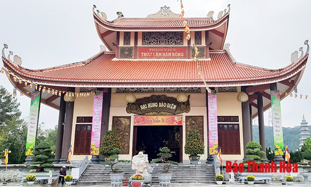 Thiền viện Trúc lâm Hàm Rồng – một trong những điểm hẹn tâm linh của du khách thập phương mỗi dịp đầu xuân, năm mới.