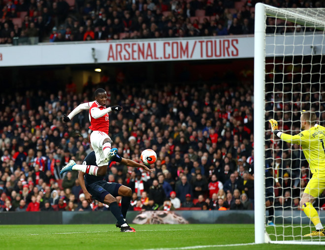 Tiền đạo trẻ Eddie Nketiah có trận đấu xuất sắc góp công vào chiến thắng của Arsenal - AFP
