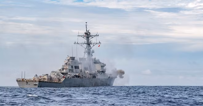 Khu trục hạm Milius (DDG 69) của Hải quân Mỹ diễn tập tác xạ pháo 127 mm trên Biển Đông, ngày 24.11.2019 - Ảnh: Hải quân Mỹ