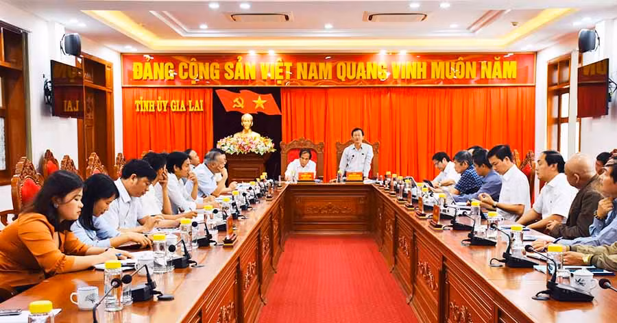  Bí thư Tỉnh ủy Dương Văn Trang phát biểu tại buổi làm việc. Ảnh: T.D