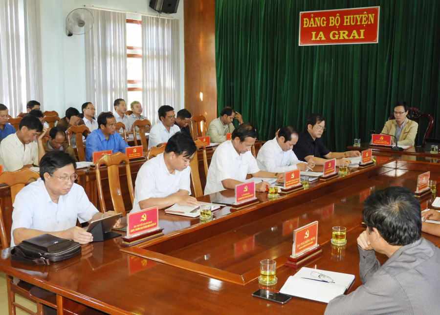 Cán bộ chủ chốt huyện Ia Grai dự quán triệt văn bản mới của Đảng. Ảnh: Thanh Nhật  Cán bộ chủ chốt huyện Ia Grai dự quán triệt văn bản mới của Đảng. Ảnh: Thanh Nhật