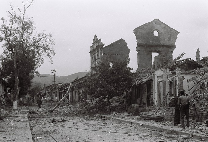  Ngày 17/2/1979, địch dùng bộc phá, thuốc nổ, đại bác bắn vào khu mỏ Apatít Lào Cai (tỉnh Hoàng Liên Sơn), phá hủy toàn bộ khu mỏ. (Ảnh: Nguyễn Trân/TTXVN)