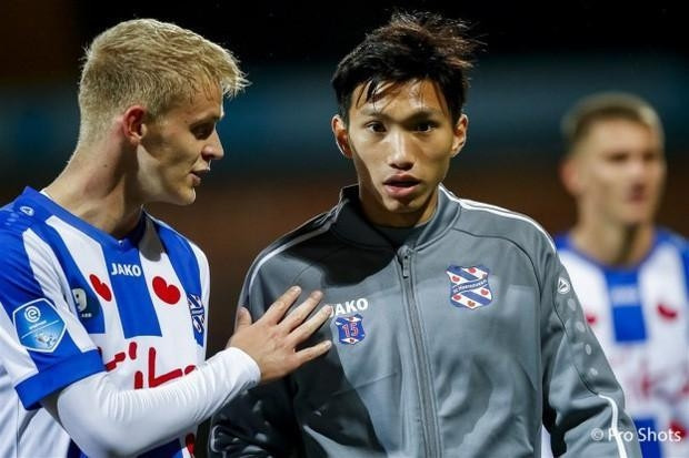 Đoàn Văn Hậu mới chỉ đá chính có phút cho đội 1 SC Heerenveen.