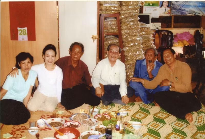  Những hình ảnh hiếm về cụ Amakong thời còn sống. Ảnh: NVCC