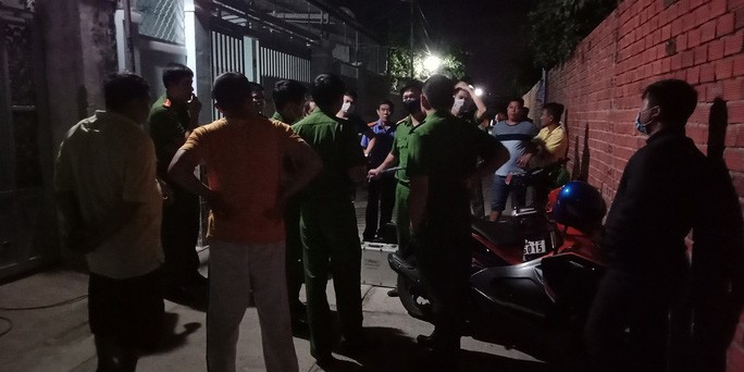 Cảnh sát khám nghiệm hiện trường Cảnh sát khám nghiệm hiện trường