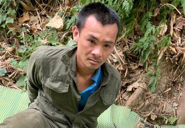 Đối tượng Minh bị khống chế, bắt giữ sau khi dùng dao điên cuồng chống trả lực lượng công an. Đối tượng Minh bị khống chế, bắt giữ sau khi dùng dao điên cuồng chống trả lực lượng công an.