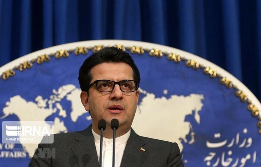 Người phát ngôn Bộ Ngoại giao Iran Abbas Mousavi phát biểu tại cuộc họp báo ở Tehran. (Ảnh: IRNA/TTXVN)