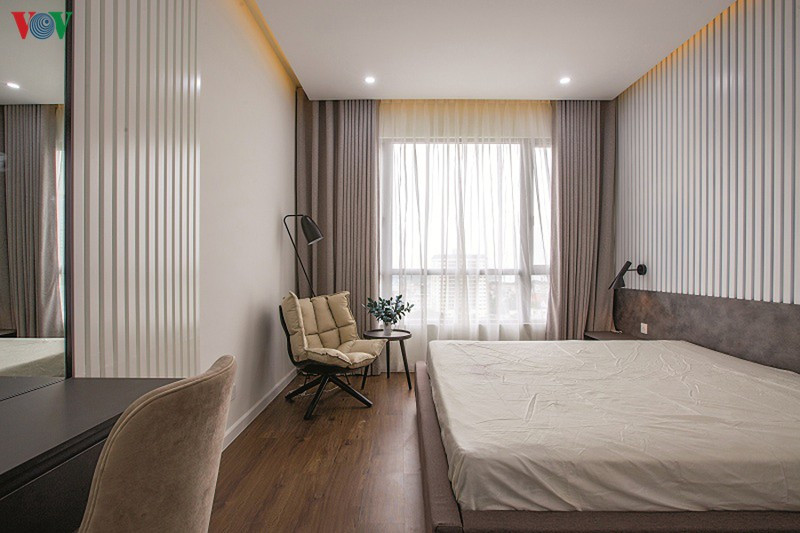 Phòng ngủ chính với hòa sắc trang nhã, sáng sủa và hiện đại. Phòng ngủ chính với hòa sắc trang nhã, sáng sủa và hiện đại.