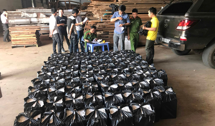 Hàng chục ngàn gói thuốc lá lậu đã bị bắt giữ. Ảnh: Văn Ngọc