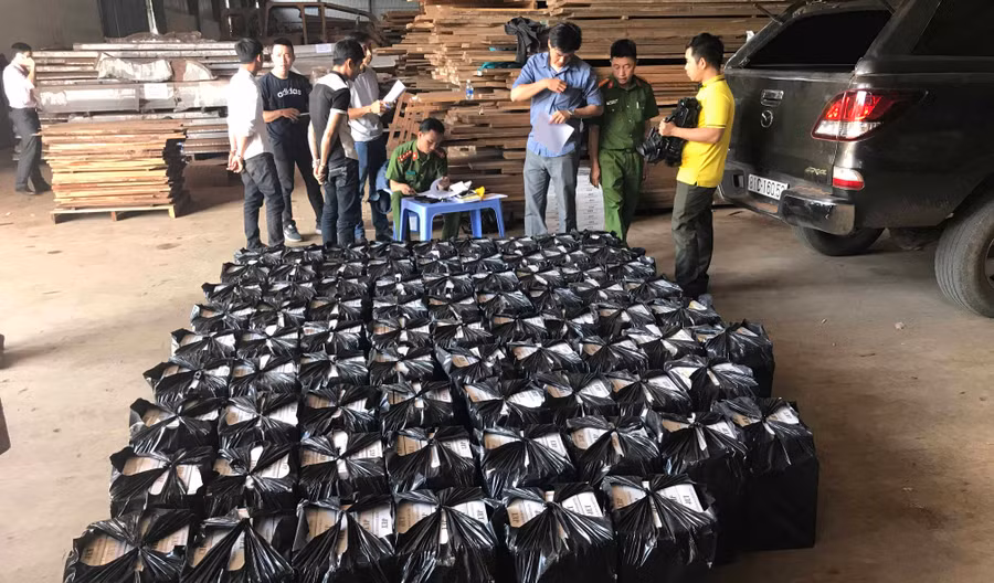 Hàng chục ngàn gói thuốc lá lậu đã bị bắt giữ. Ảnh: Văn Ngọc