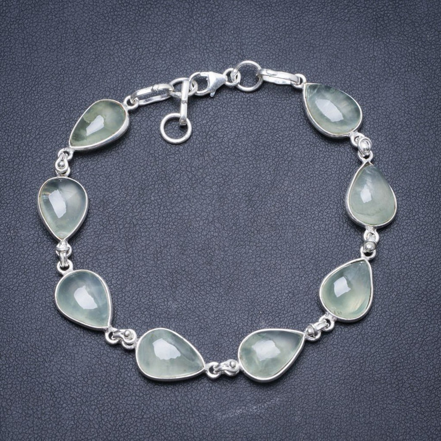 Chiếc vòng đeo tay là gợi ý không thể bỏ qua. Ảnh: T.L