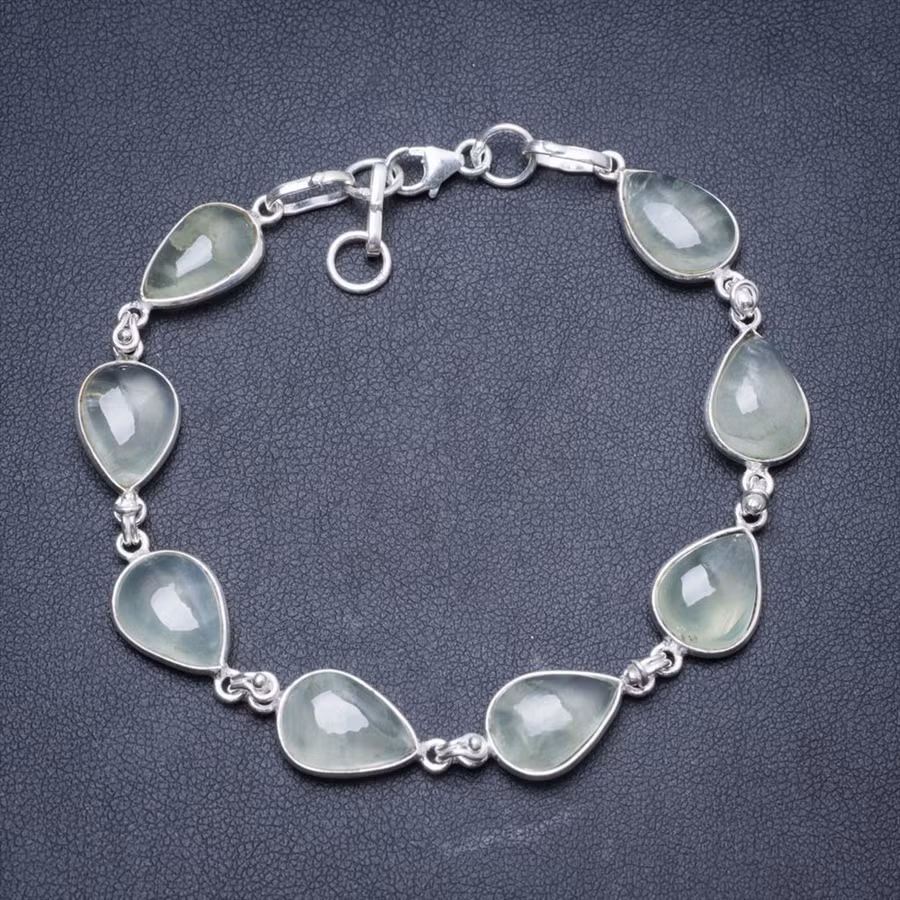 Chiếc vòng đeo tay là gợi ý không thể bỏ qua. Ảnh: T.L