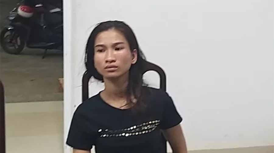 Nguyễn Thị Phượng tại cơ quan công an sau khi dùng xăng tẩm lên người cháu