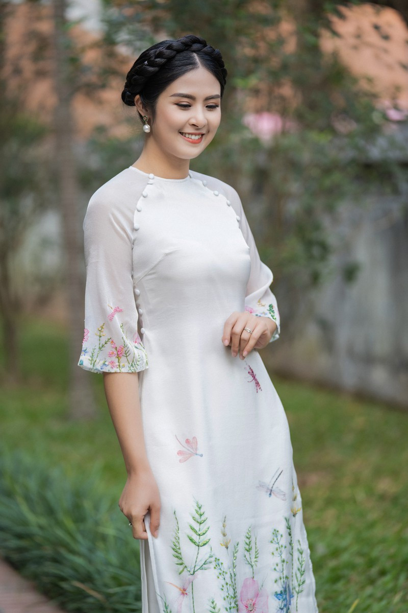  Cởi mở về những thiết kế của mình nhưng Ngọc Hân rất kín tiếng về chuyện đời tư. Cô đã tổ chức lễ dạm ngõ hôm 23/11/2019 với bạn trai lâu năm và đang chuẩn bị đám cưới nhưng không tiết lộ kế hoạch cụ thể. 