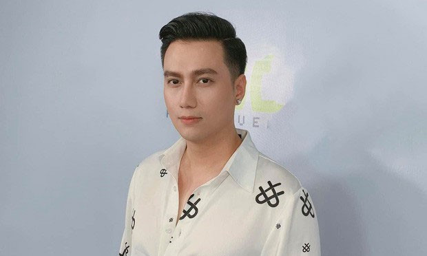 Gương mặt khác lạ của Việt Anh lúc mới phẫu thuật thẩm mỹ từng khiến dư luận xôn xao.