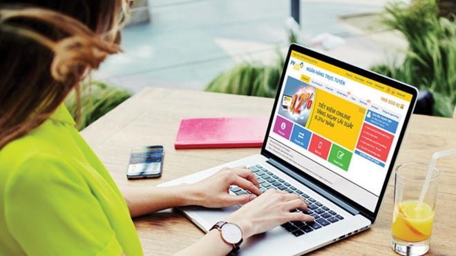 Nhiều khoản phí giao dịch online qua ngân hàng sẽ được giảm thời gian tới - Ảnh Anh Vũ 