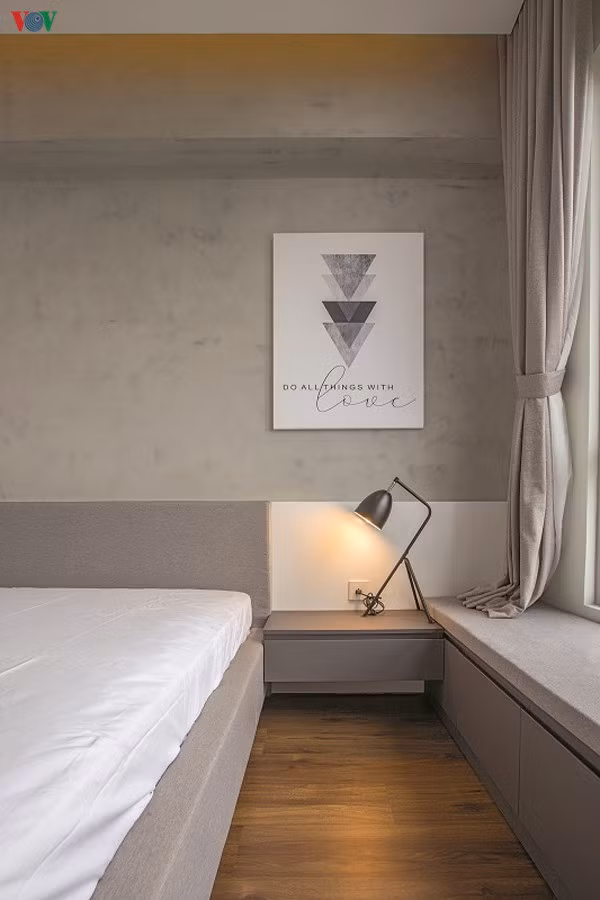 Việc trang trí vừa đủ tạo nên sự sinh động mà không gây rối rắm. Màu sắc mang lại cảm giác êm dịu.