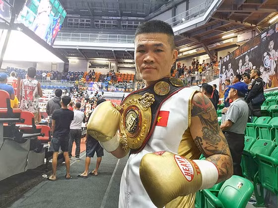 Trương Đình Hoàng tiếp tục tạo dấu ấn lịch sử cho quyền Anh Việt Nam ở đấu trường châu Á.