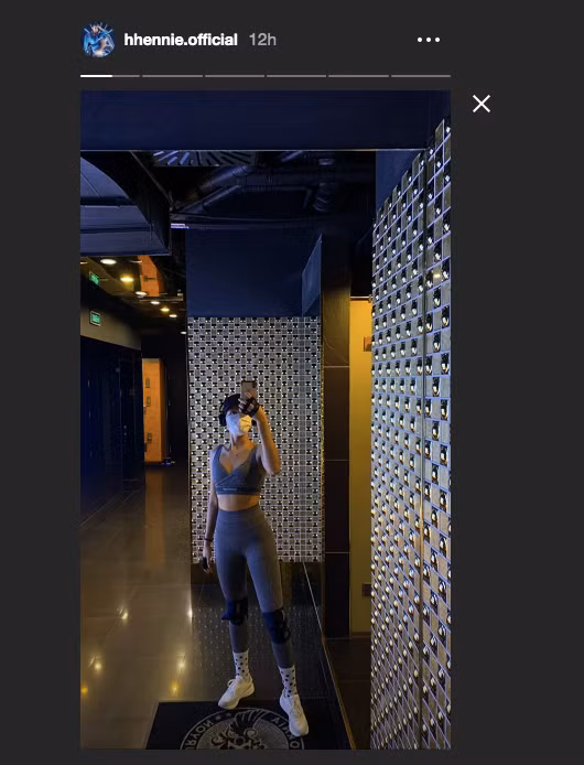 H'Hen Niê quay trở lại phòng tập sau tết, quyết tâm lấy lại thân hình gợi cảm.