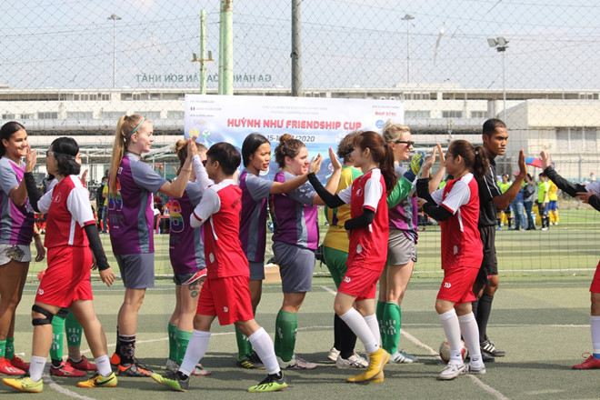 Giải đấu bóng đá thiện nguyện dành cho các cầu thủ nữ trẻ không chuyên thu hút đến 7 đội tham dự - Khánh Nguyễn