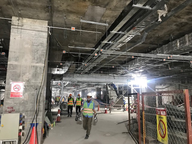 Cũng trong hôm nay, (17.2), công tác phá dỡ tường vây vị trí tiếp giáp 2 gói thầu của đoạn ngầm là 1a và 1b đã hoàn thành, sớm hơn 3 ngày so với kế hoạch ban đầu - Ảnh: H.Mai