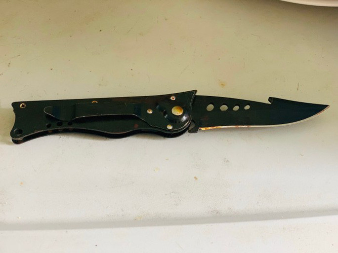 Hung khí mà Tóm dùng để đâm vào ngực Sơn khiến nạn nhân nguy kịch