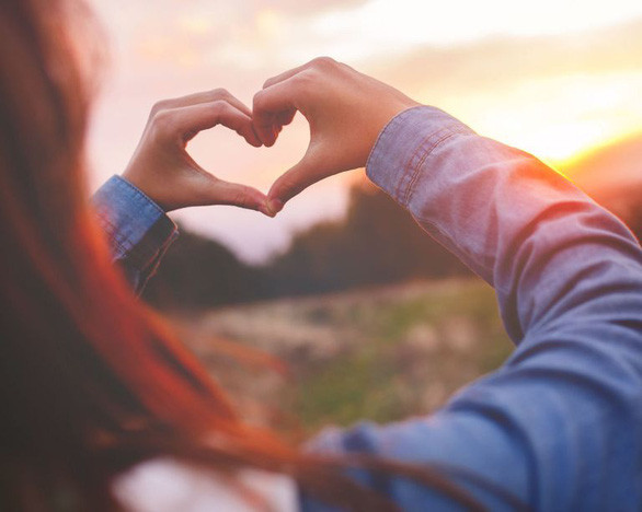 Nhiều người phát hoảng khi cha mẹ kiểm soát quan hệ yêu đương của con cái - Ảnh minh họa: Getty