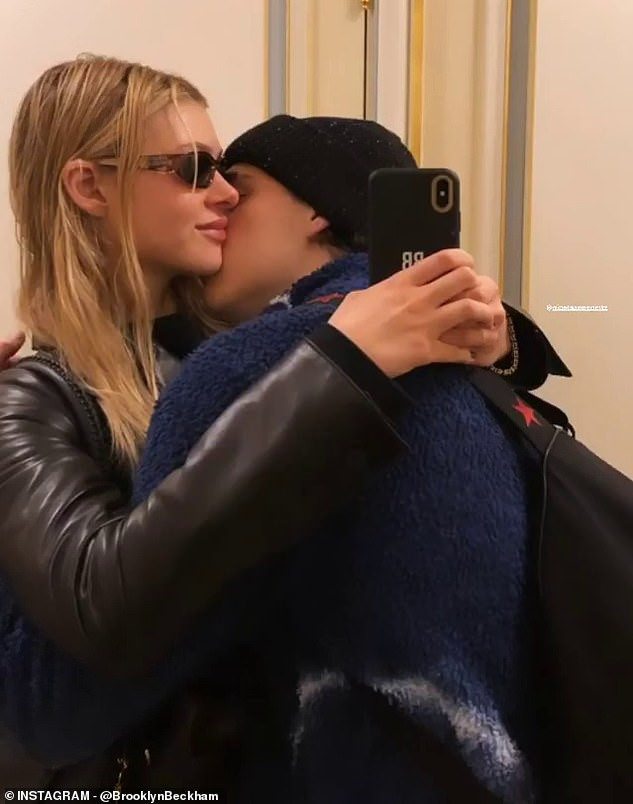 Hồi tháng 11/2019, Brooklyn Beckham và Nicola Peltz công khai yêu nhau. Hồi tháng 11/2019, Brooklyn Beckham và Nicola Peltz công khai yêu nhau.