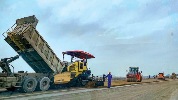  Khởi công dự án cao tốc Cam Lộ - La Sơn